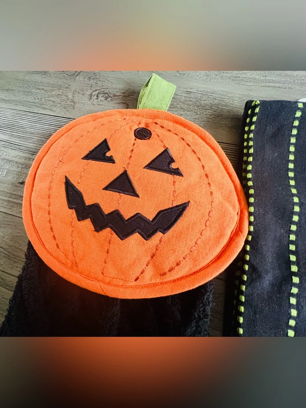 Retro Halloween Kitchen Towel & Pot Holder Bundle – 4-Piece Set